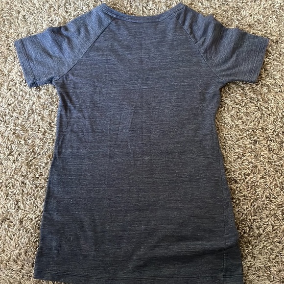 Reebok Juniors gray V-neck “Let’s Go Pens” size large - Picture 4 of 4